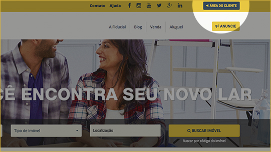 Clique no botão Área do Cliente no topo do site